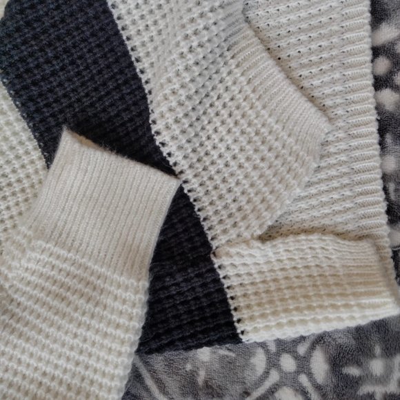 XXI Forever 21 Sweater Boxy Chunky Size S Black Off White Stripe Relaxed Cozy - Picture 11 of 14